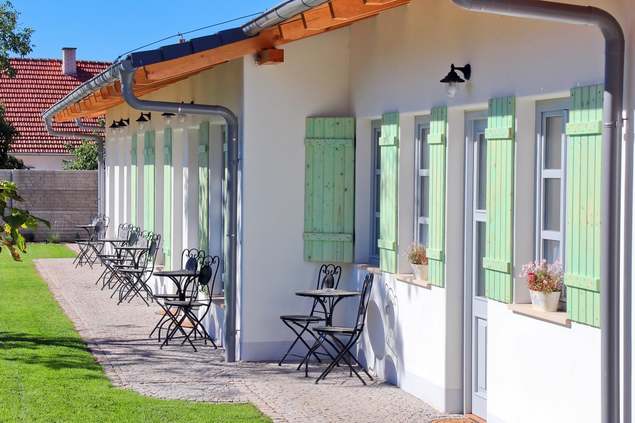 La Bobul Apartments Drnholec Exterior photo